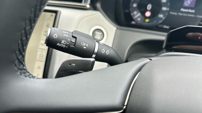 Land Rover Range Rover Velar 3.0 D300 MHEV Belgravia Edition Satin 5dr Auto Diesel Estate - Image 50